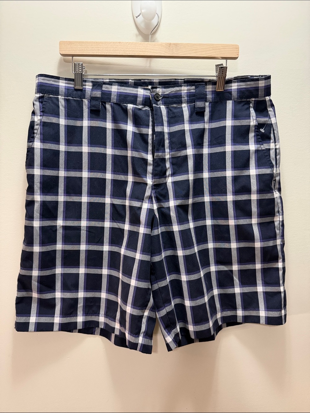 Izod Navy Plaid Flat Front Shorts with White Windowpane